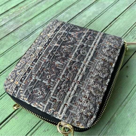 Coco Carmen Gray Crossbody Wallet Gold - Picture 6 of 12